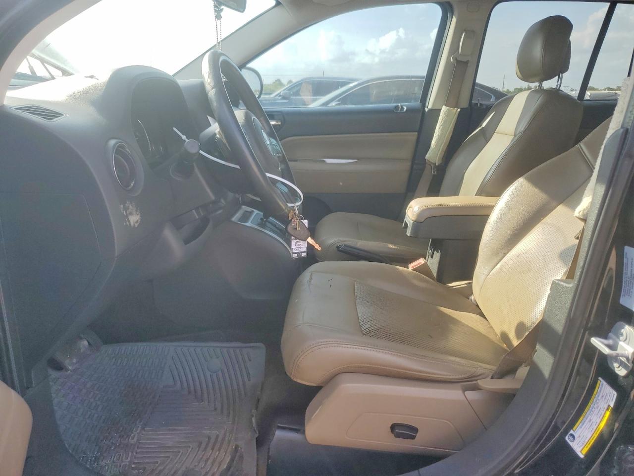 2014 Jeep Compass Latitude Черный vin: 1C4NJCEAXED914066
