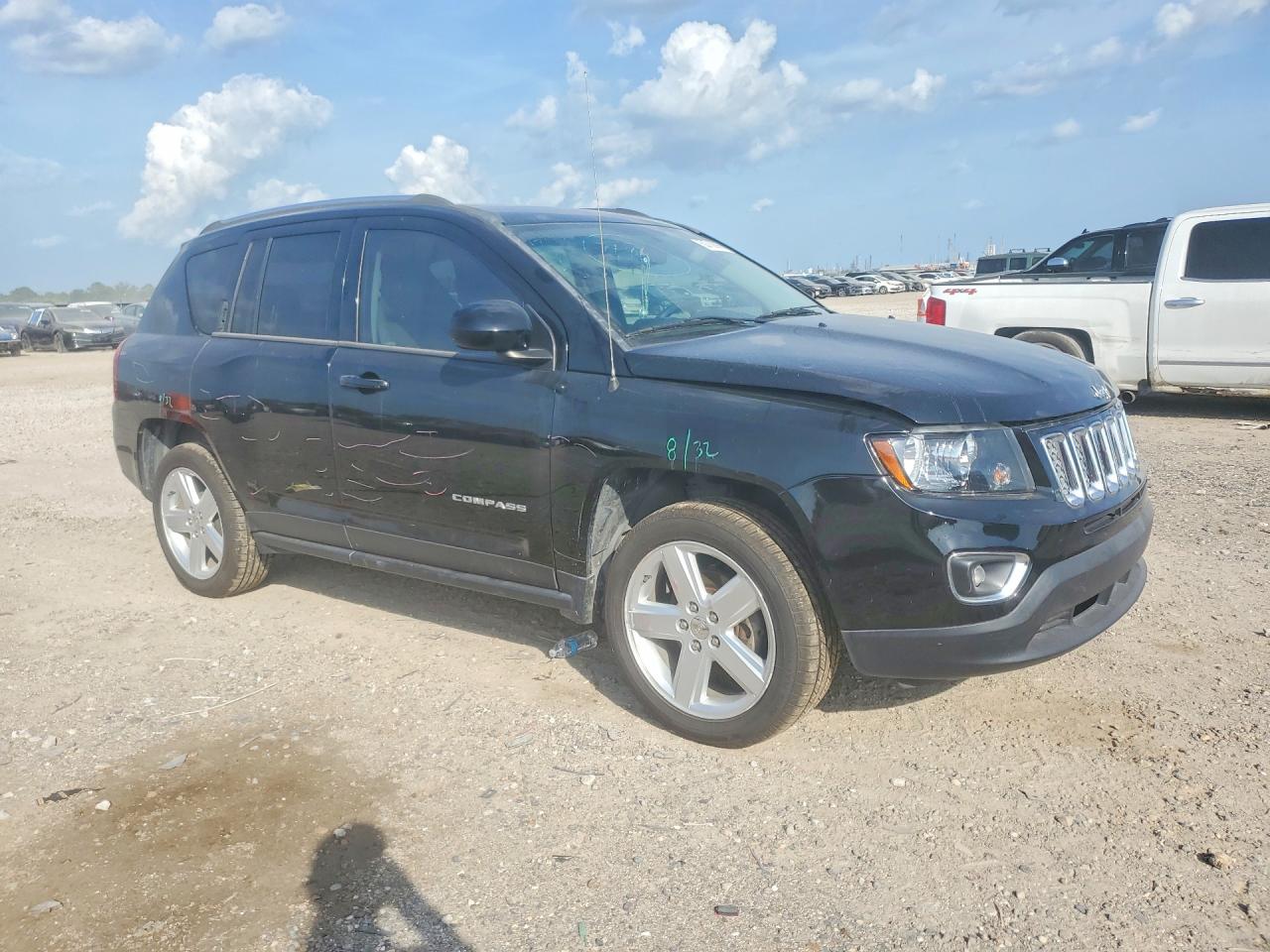 2014 Jeep Compass Latitude Черный vin: 1C4NJCEAXED914066
