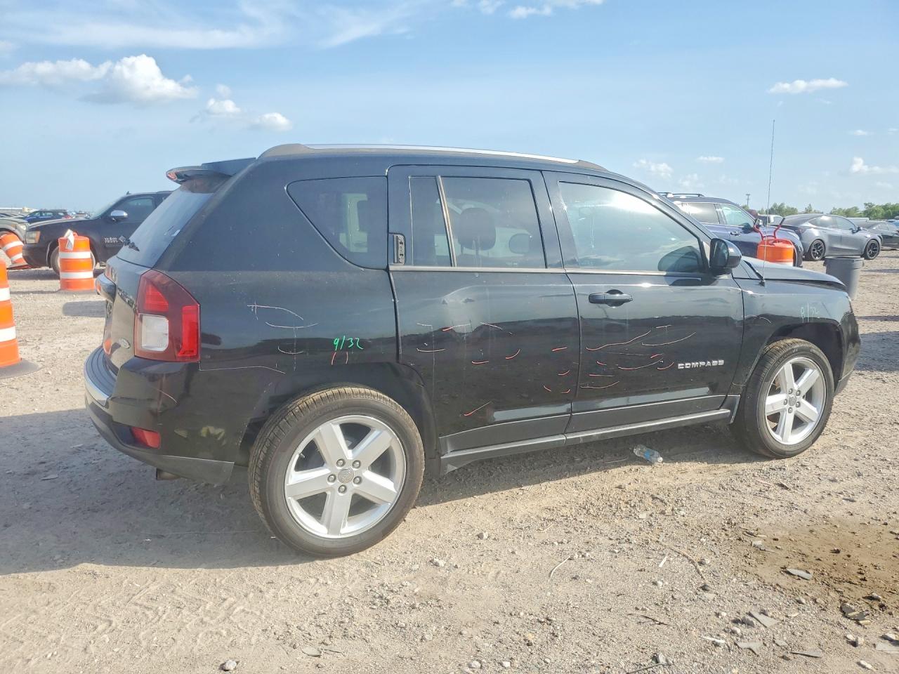 2014 Jeep Compass Latitude Черный vin: 1C4NJCEAXED914066