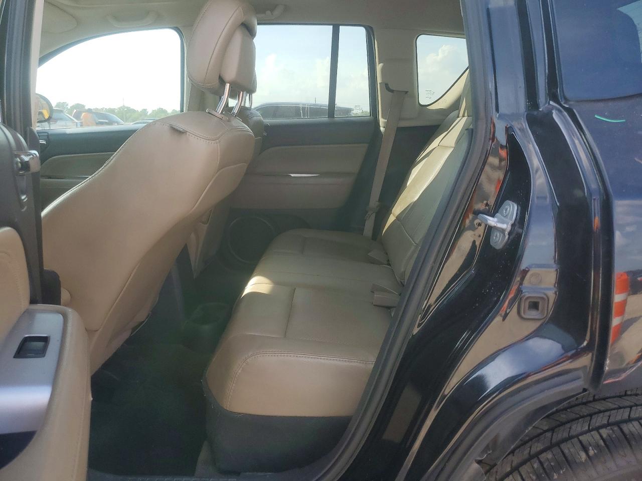 2014 Jeep Compass Latitude Черный vin: 1C4NJCEAXED914066