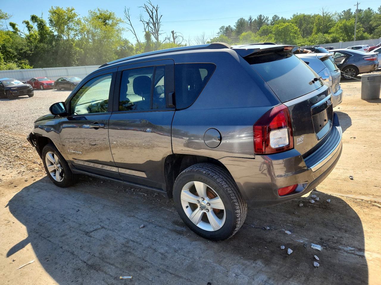 2015 Jeep Compass Latitude Gray vin: 1C4NJCEAXFD209849