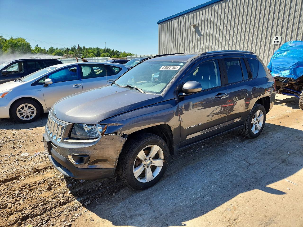 2015 Jeep Compass Latitude Gray vin: 1C4NJCEAXFD209849