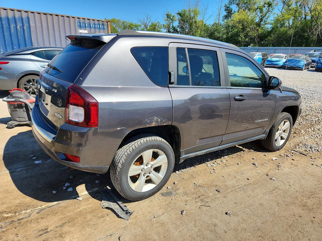 2015 Jeep Compass Latitude Gray vin: 1C4NJCEAXFD209849
