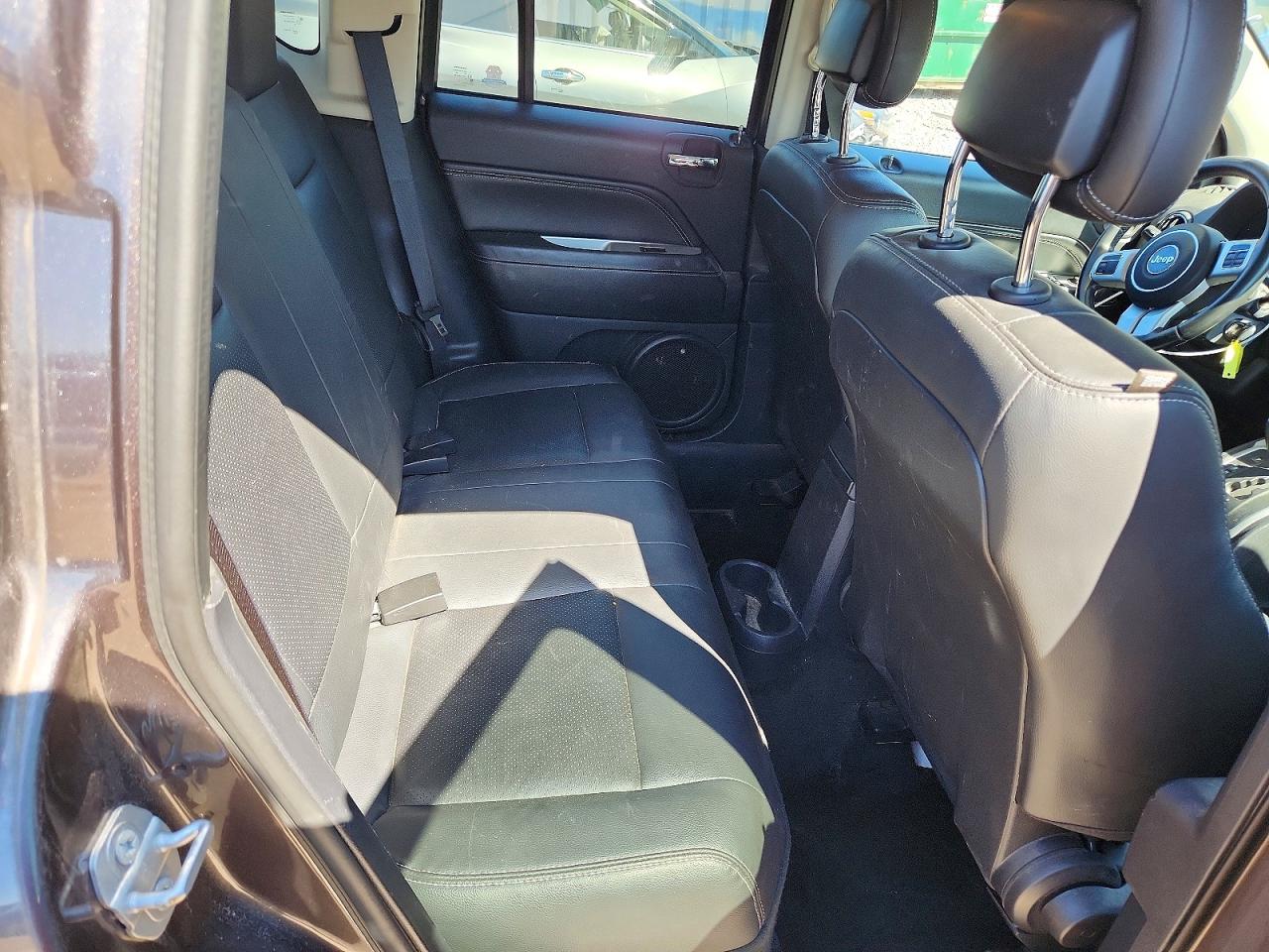 2015 Jeep Compass Latitude Gray vin: 1C4NJCEAXFD209849