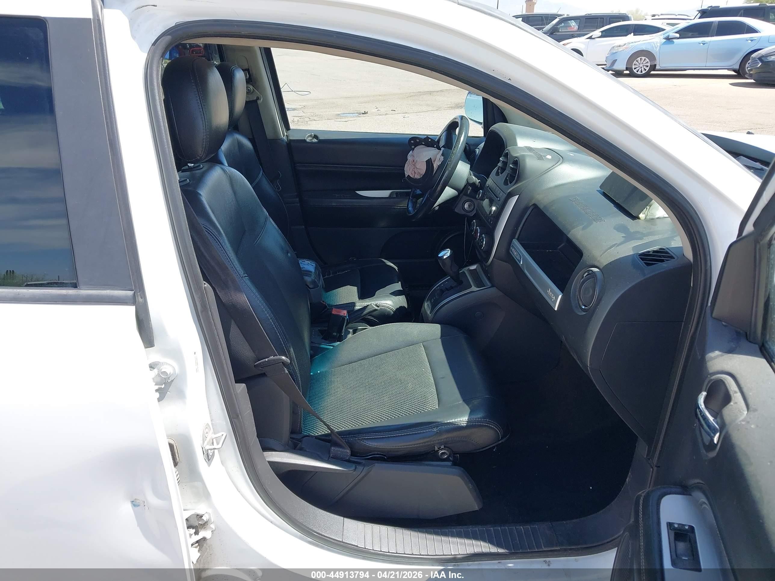 2014 Jeep Compass Latitude Белый vin: 1C4NJCEB0ED707145
