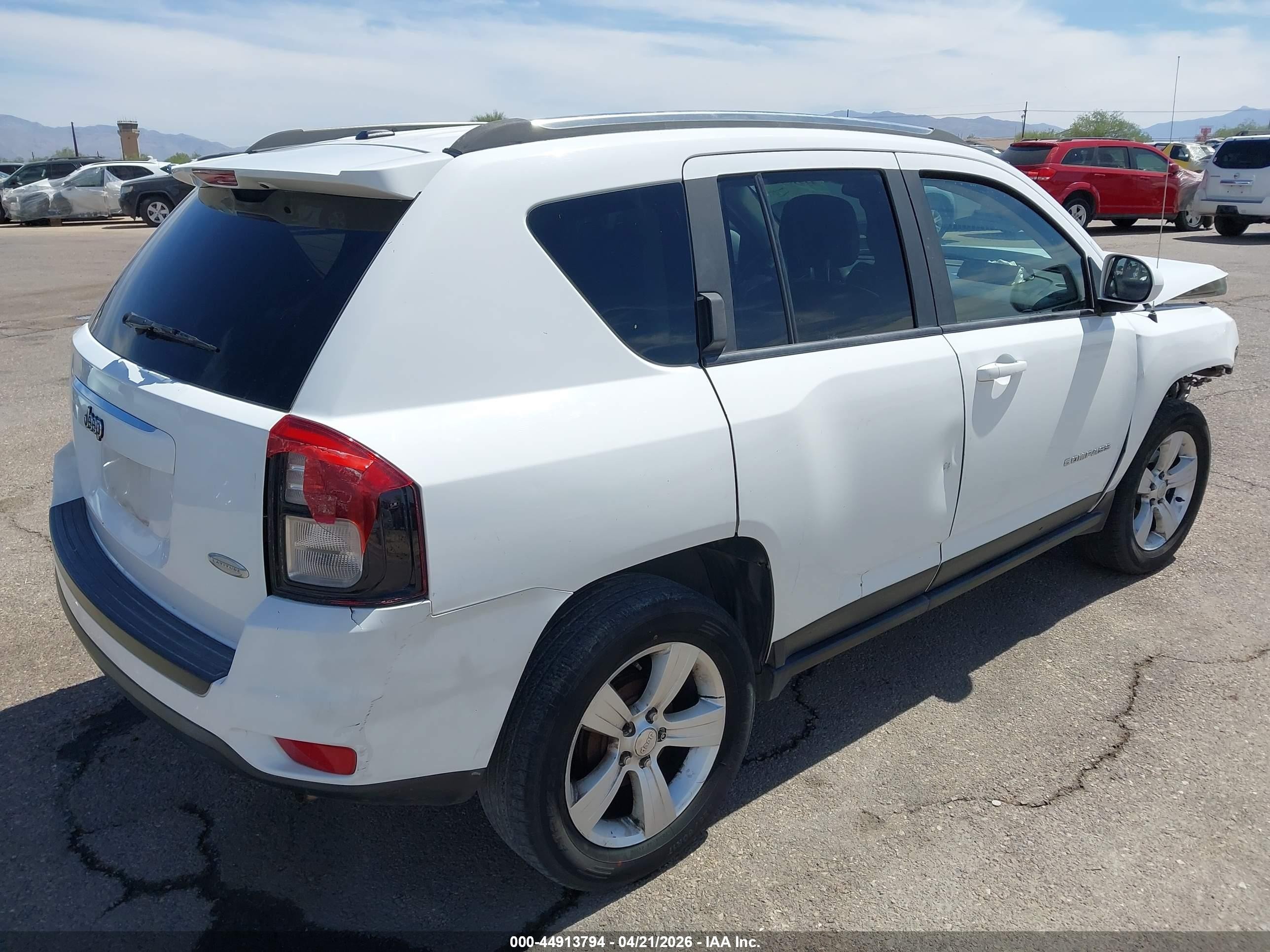 2014 Jeep Compass Latitude Белый vin: 1C4NJCEB0ED707145