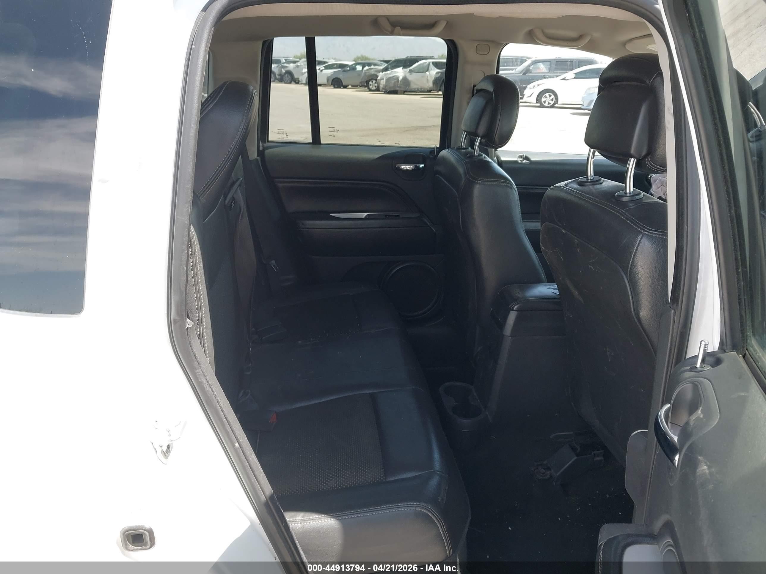 2014 Jeep Compass Latitude Белый vin: 1C4NJCEB0ED707145