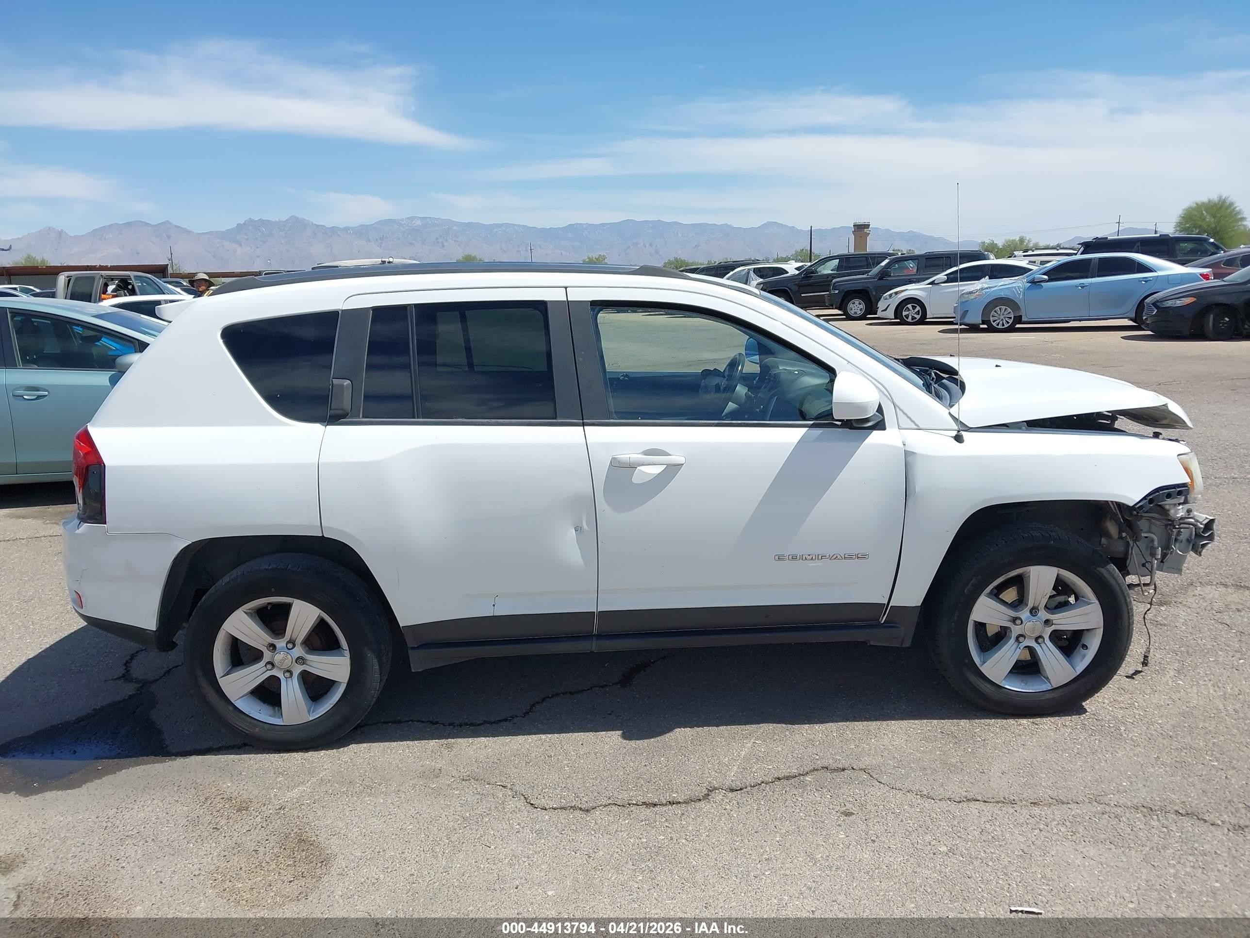 2014 Jeep Compass Latitude Белый vin: 1C4NJCEB0ED707145