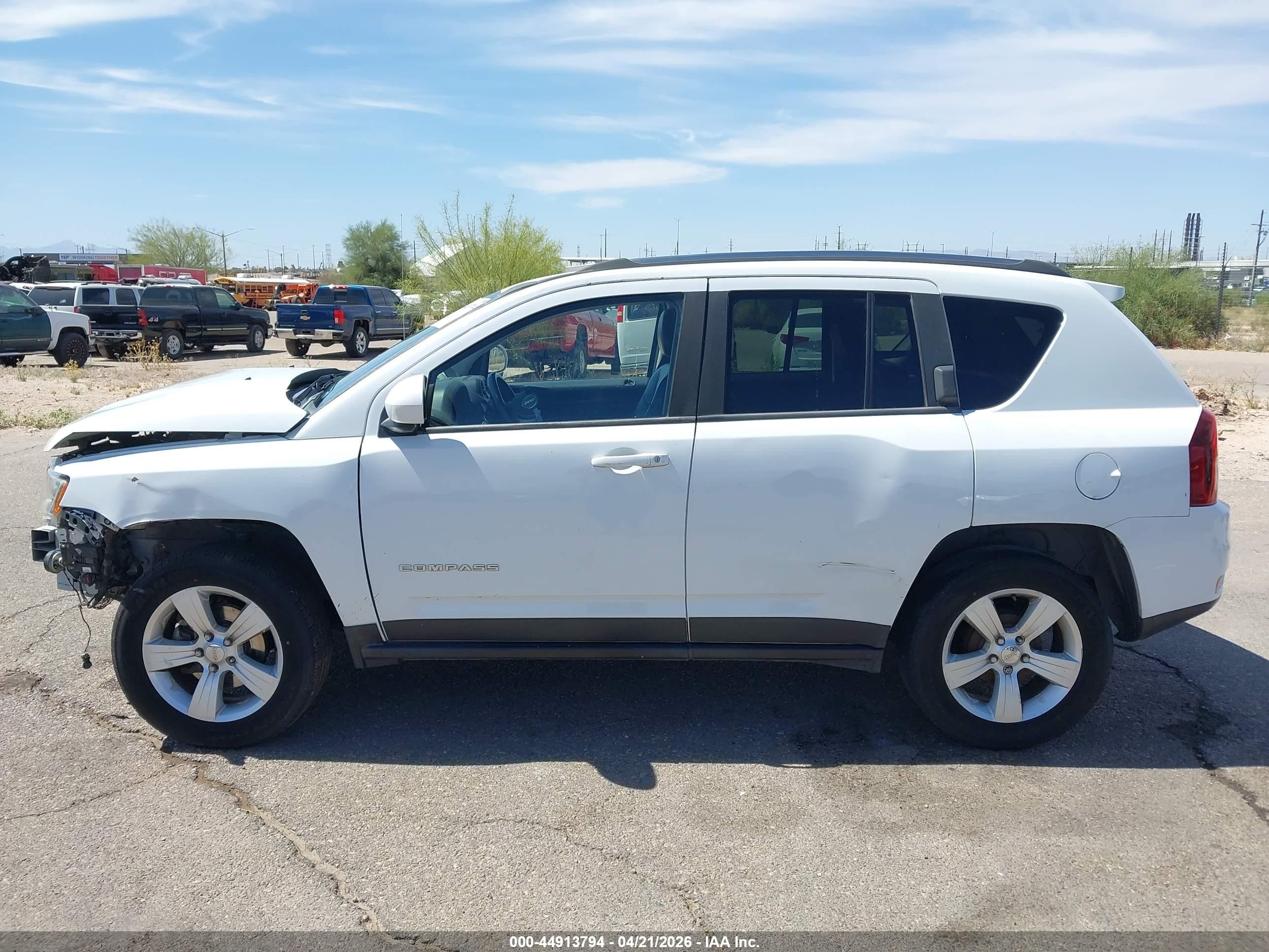 2014 Jeep Compass Latitude Белый vin: 1C4NJCEB0ED707145