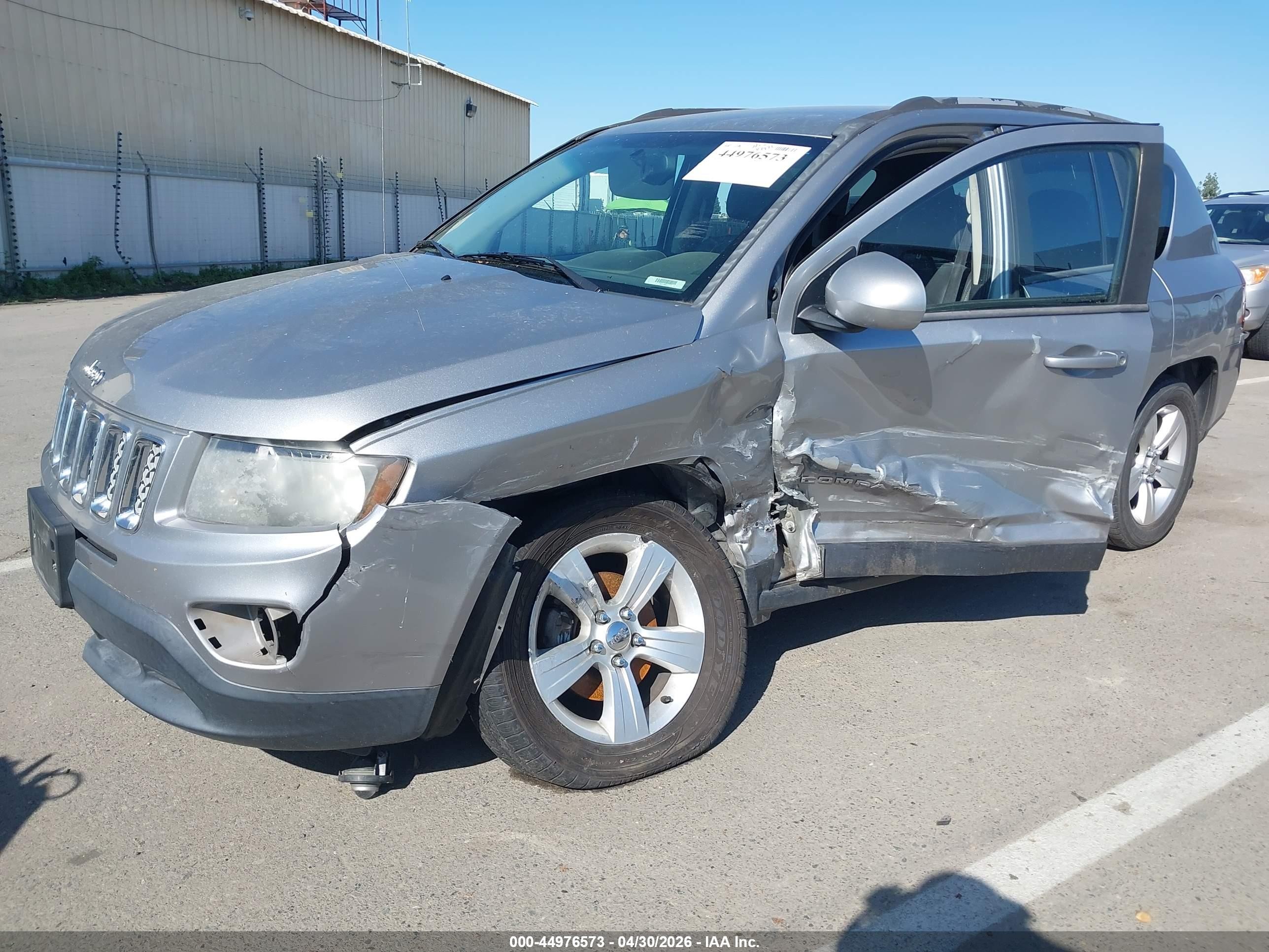 2015 Jeep Compass Latitude Silver vin: 1C4NJCEB1FD209621
