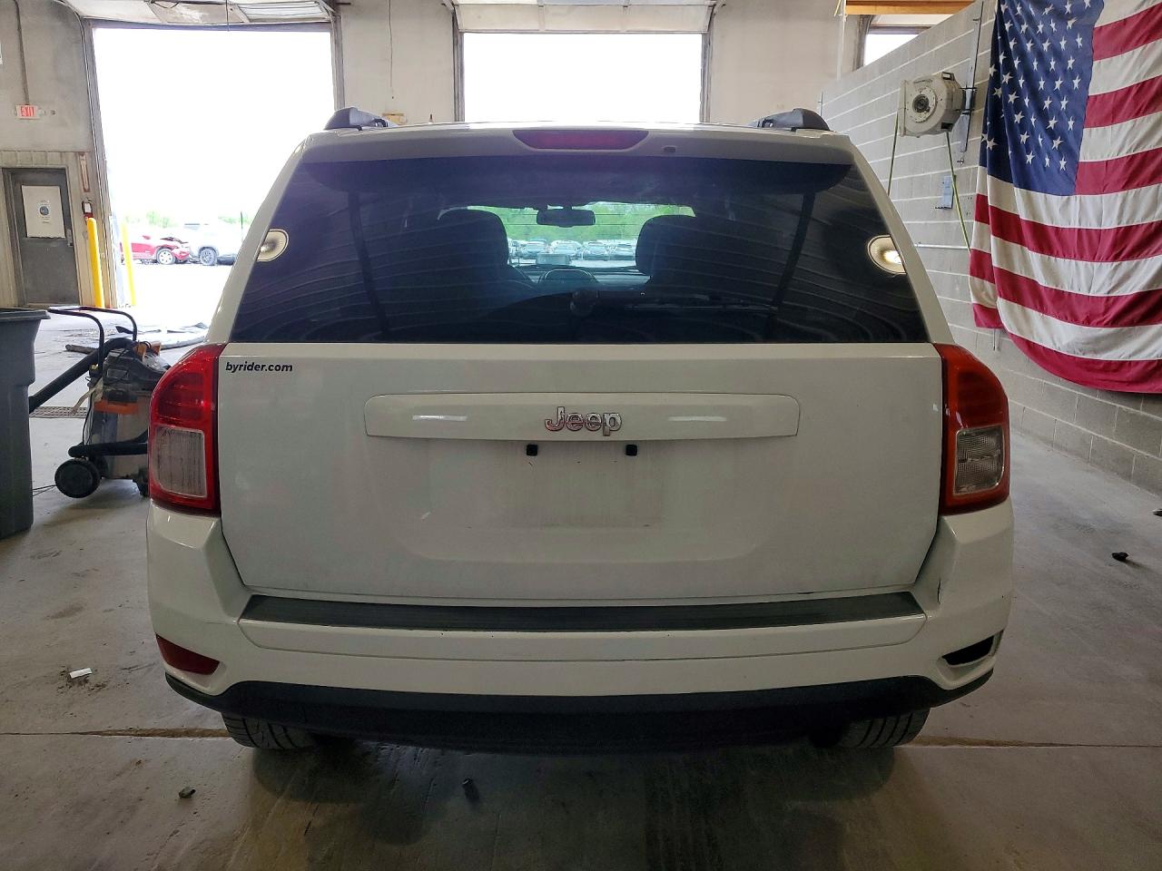 2012 Jeep Compass Latitude White vin: 1C4NJCEB2CD704437