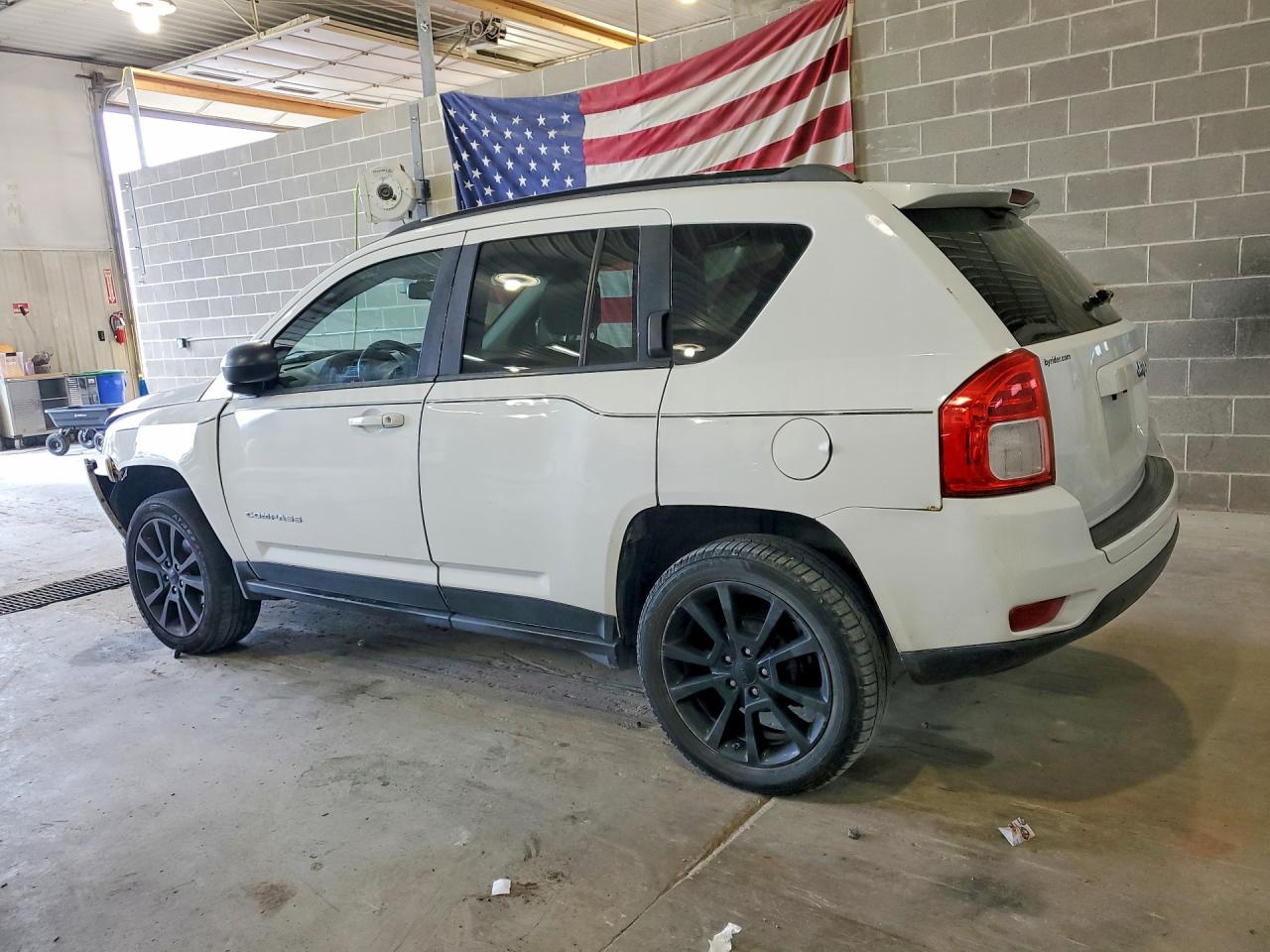 2012 Jeep Compass Latitude White vin: 1C4NJCEB2CD704437