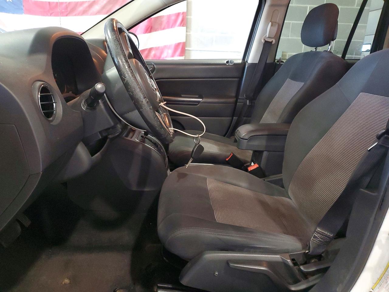 2012 Jeep Compass Latitude White vin: 1C4NJCEB2CD704437