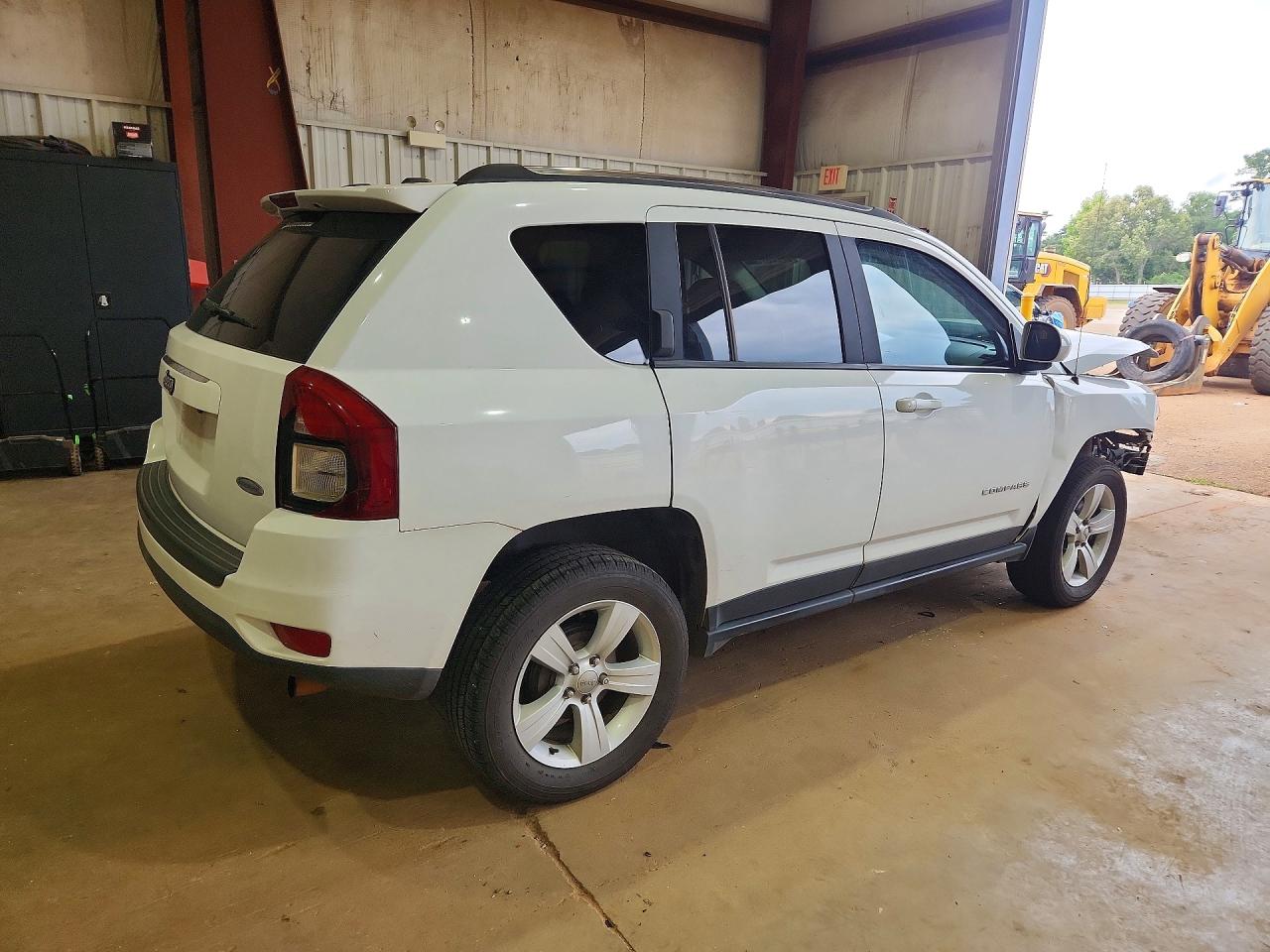 2014 Jeep Compass Latitude White vin: 1C4NJCEB2ED690350