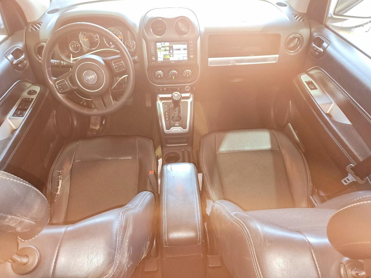 2014 Jeep Compass Latitude White vin: 1C4NJCEB2ED690350