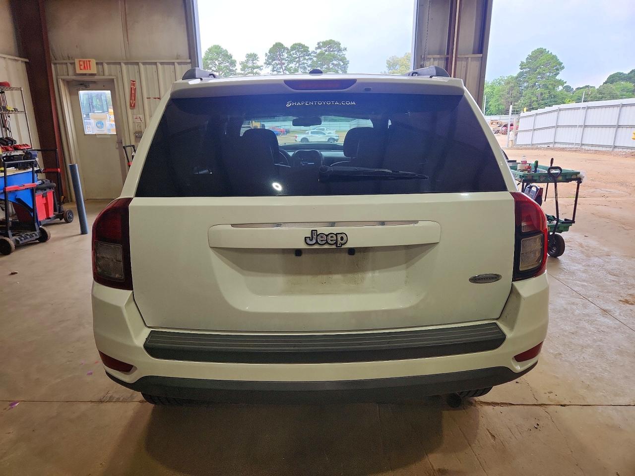 2014 Jeep Compass Latitude White vin: 1C4NJCEB2ED690350