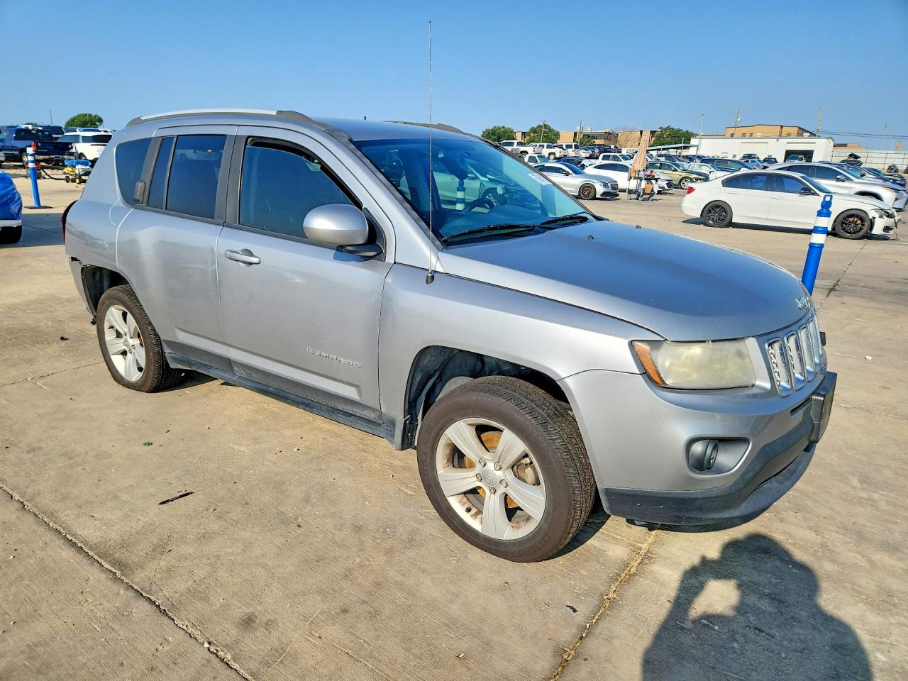 2016 Jeep Compass Latitude Silver vin: 1C4NJCEB2GD704864