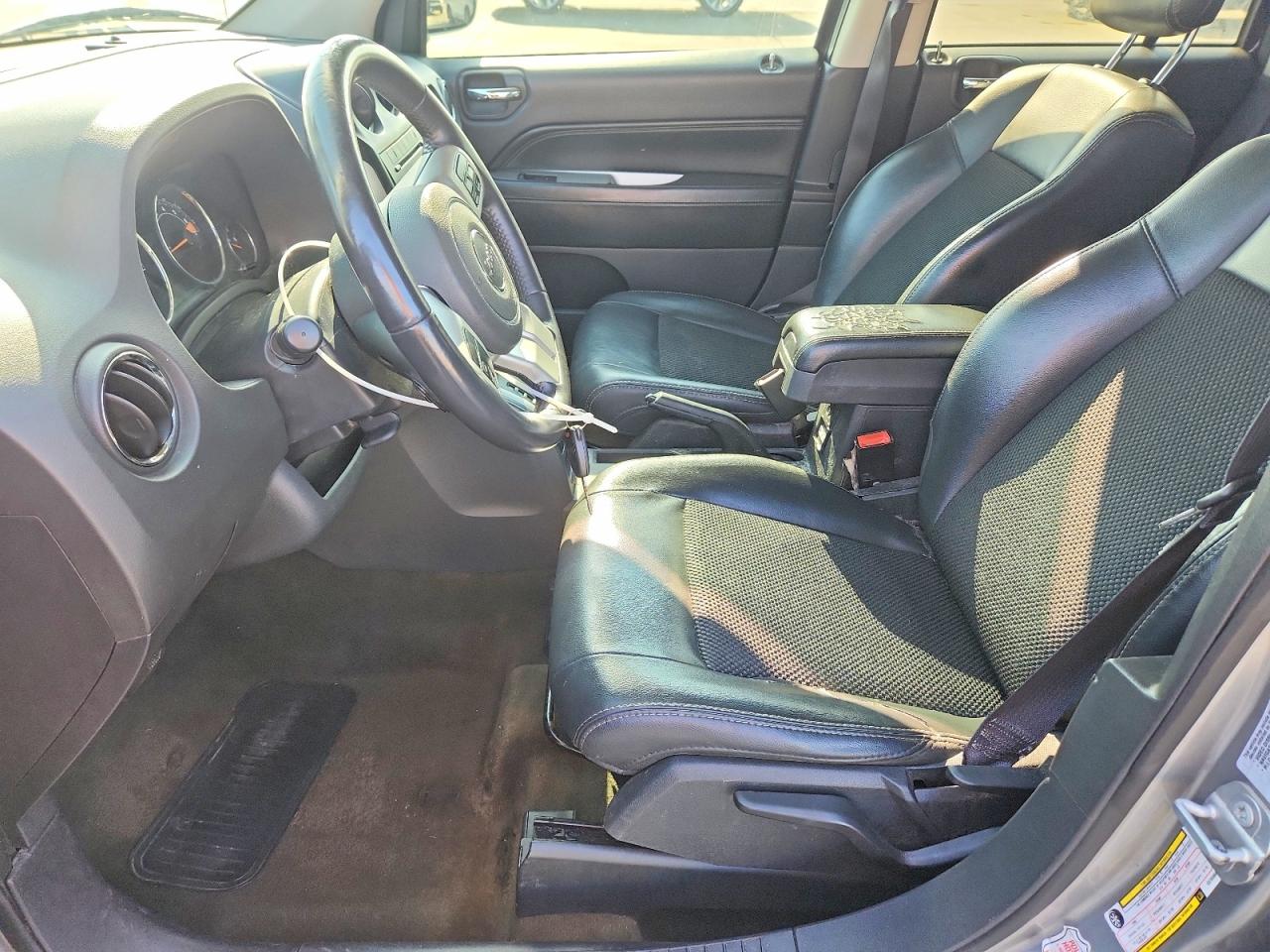 2016 Jeep Compass Latitude Silver vin: 1C4NJCEB2GD704864