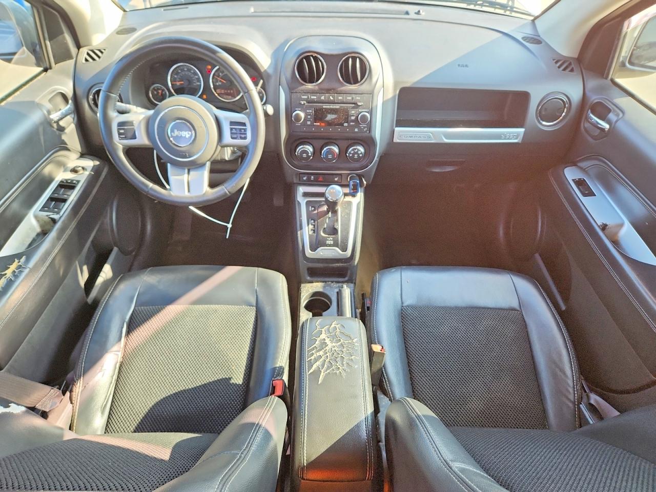 2016 Jeep Compass Latitude Silver vin: 1C4NJCEB2GD704864