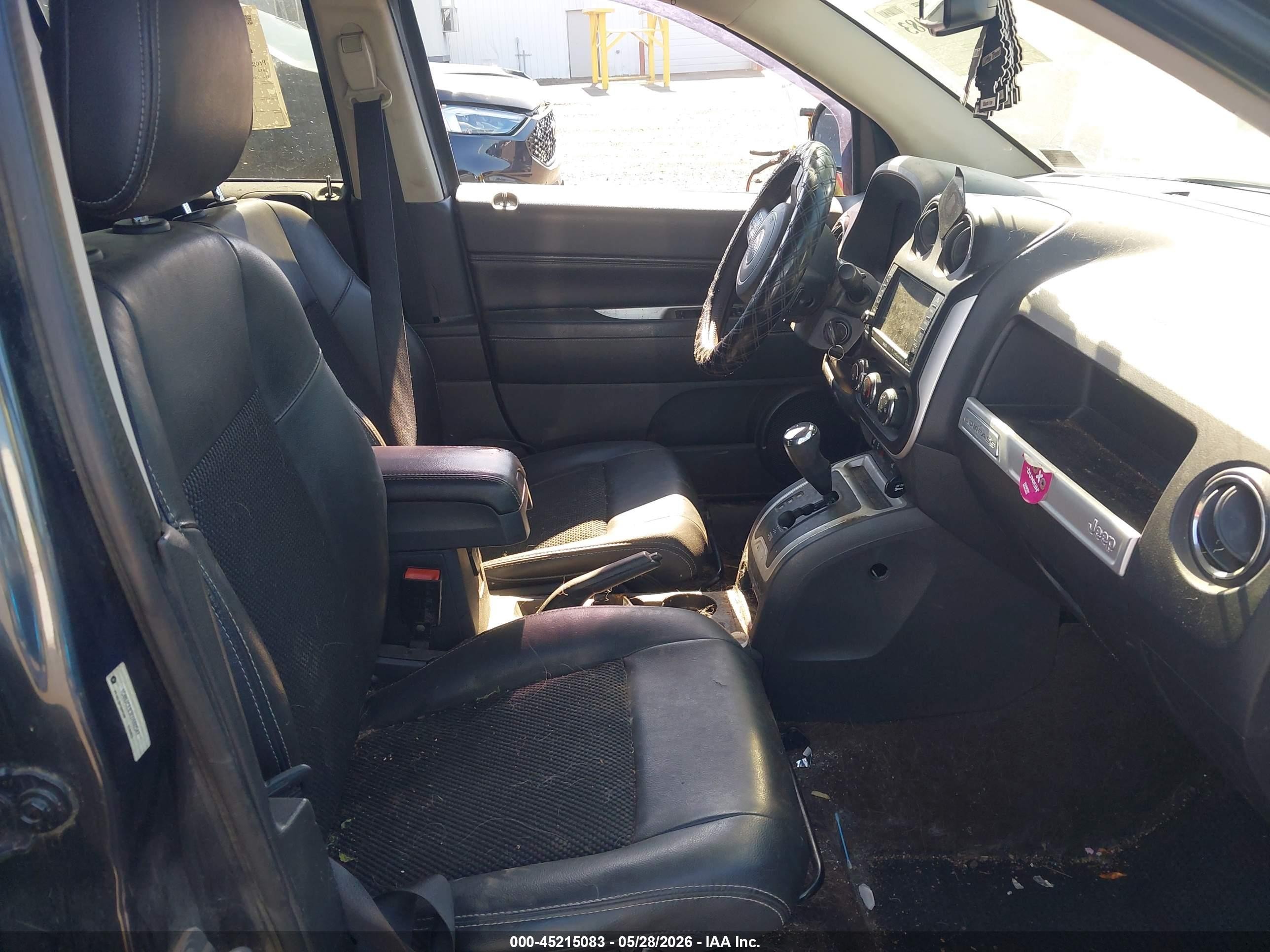2014 Jeep Compass Latitude Черный vin: 1C4NJCEB3ED660547
