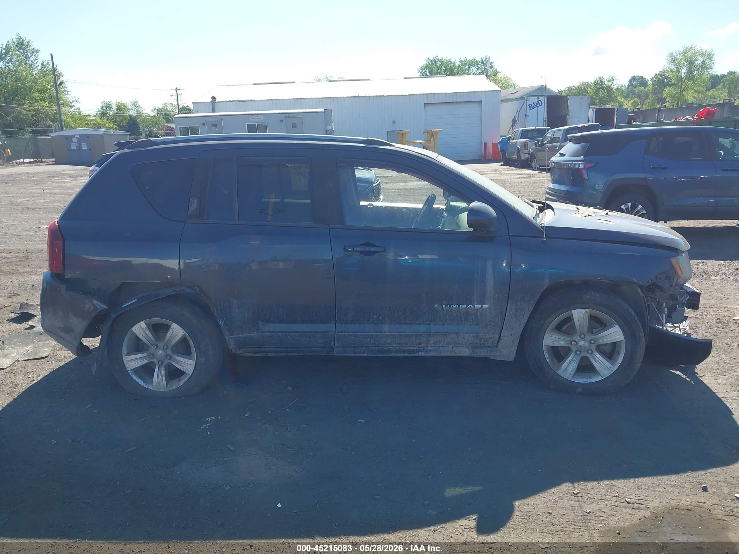 2014 Jeep Compass Latitude Черный vin: 1C4NJCEB3ED660547