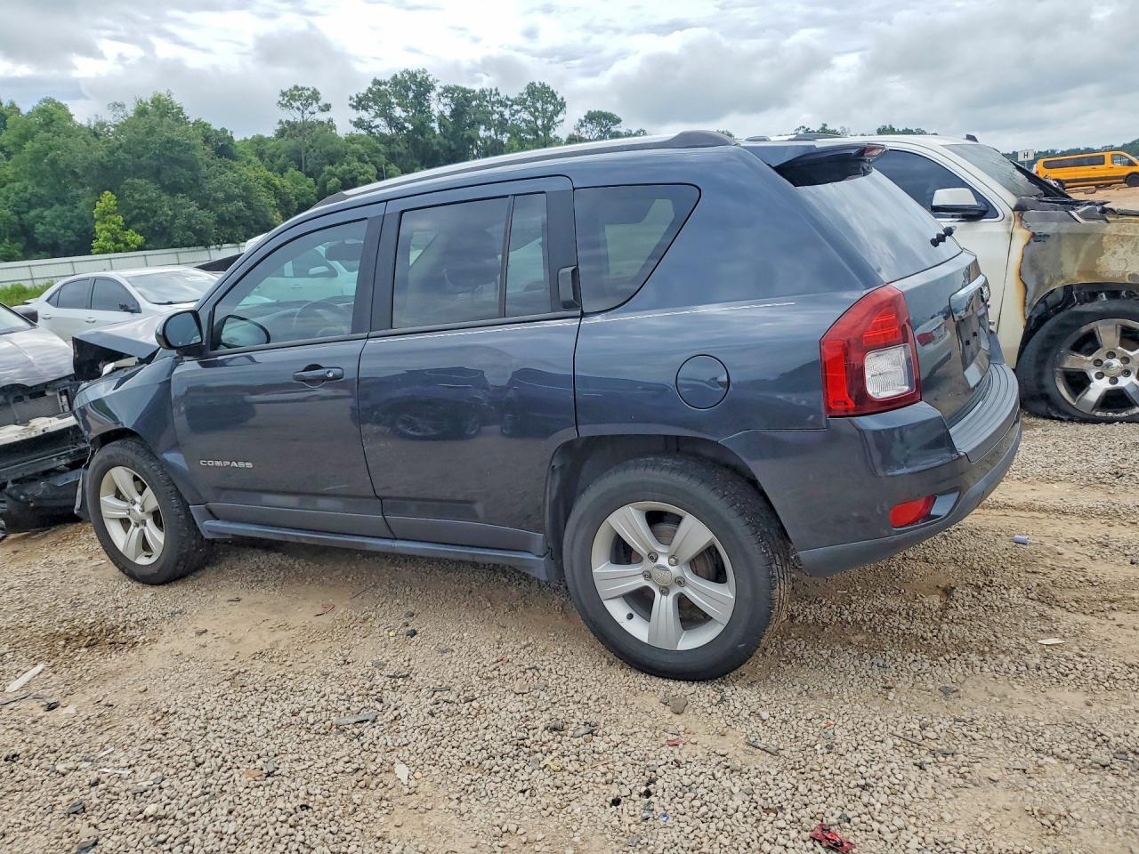2014 Jeep Compass Latitude Blue vin: 1C4NJCEB3ED856830