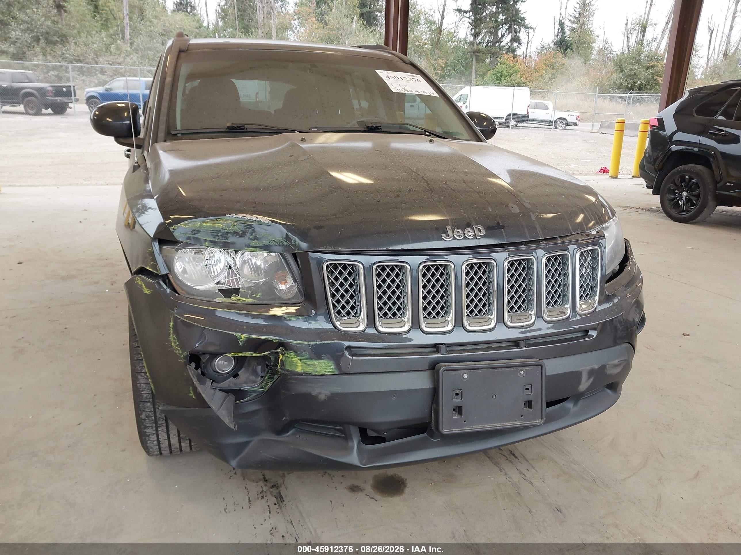 2014 Jeep Compass Latitude Черный vin: 1C4NJCEB4ED660072