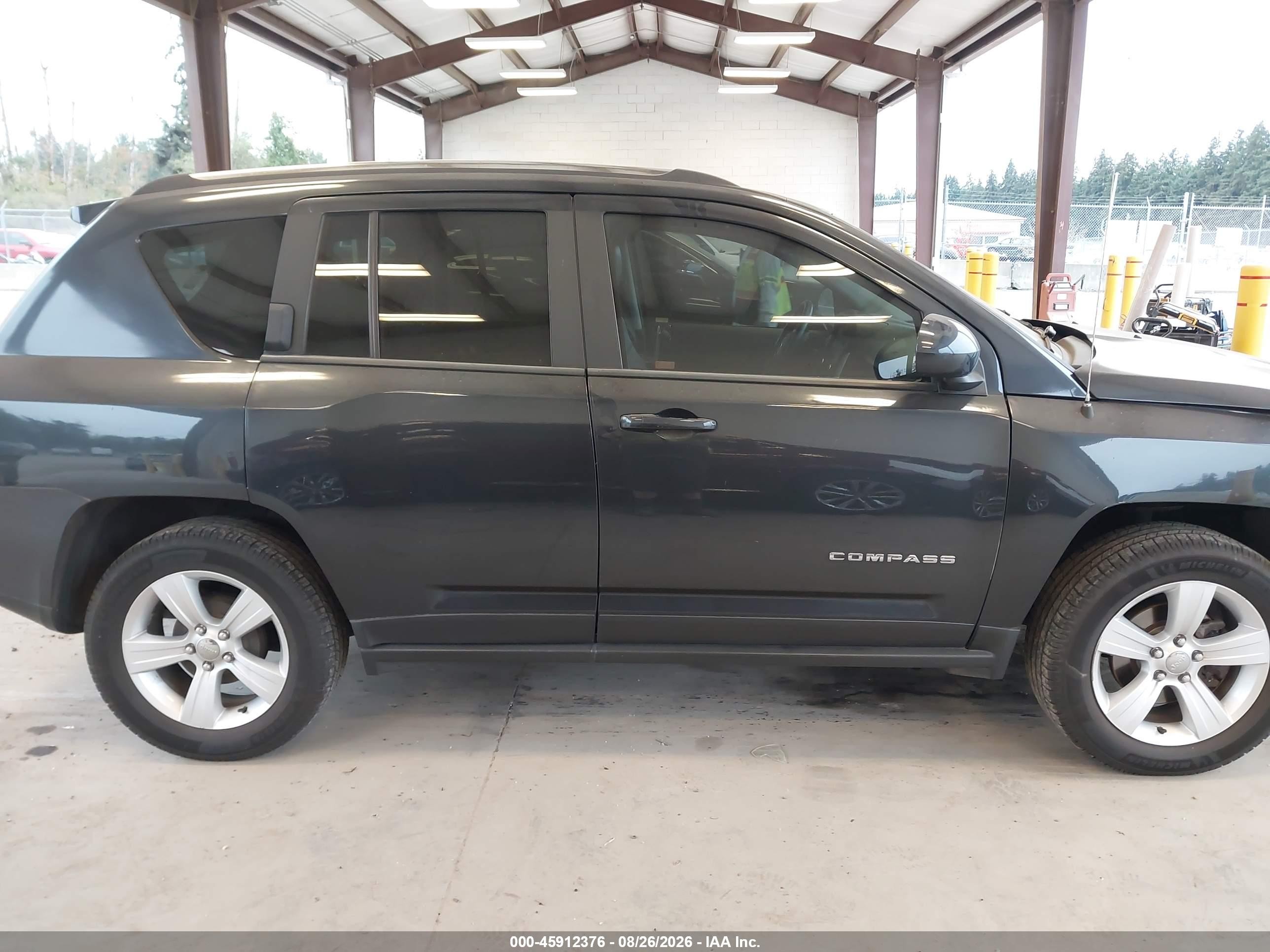 2014 Jeep Compass Latitude Черный vin: 1C4NJCEB4ED660072