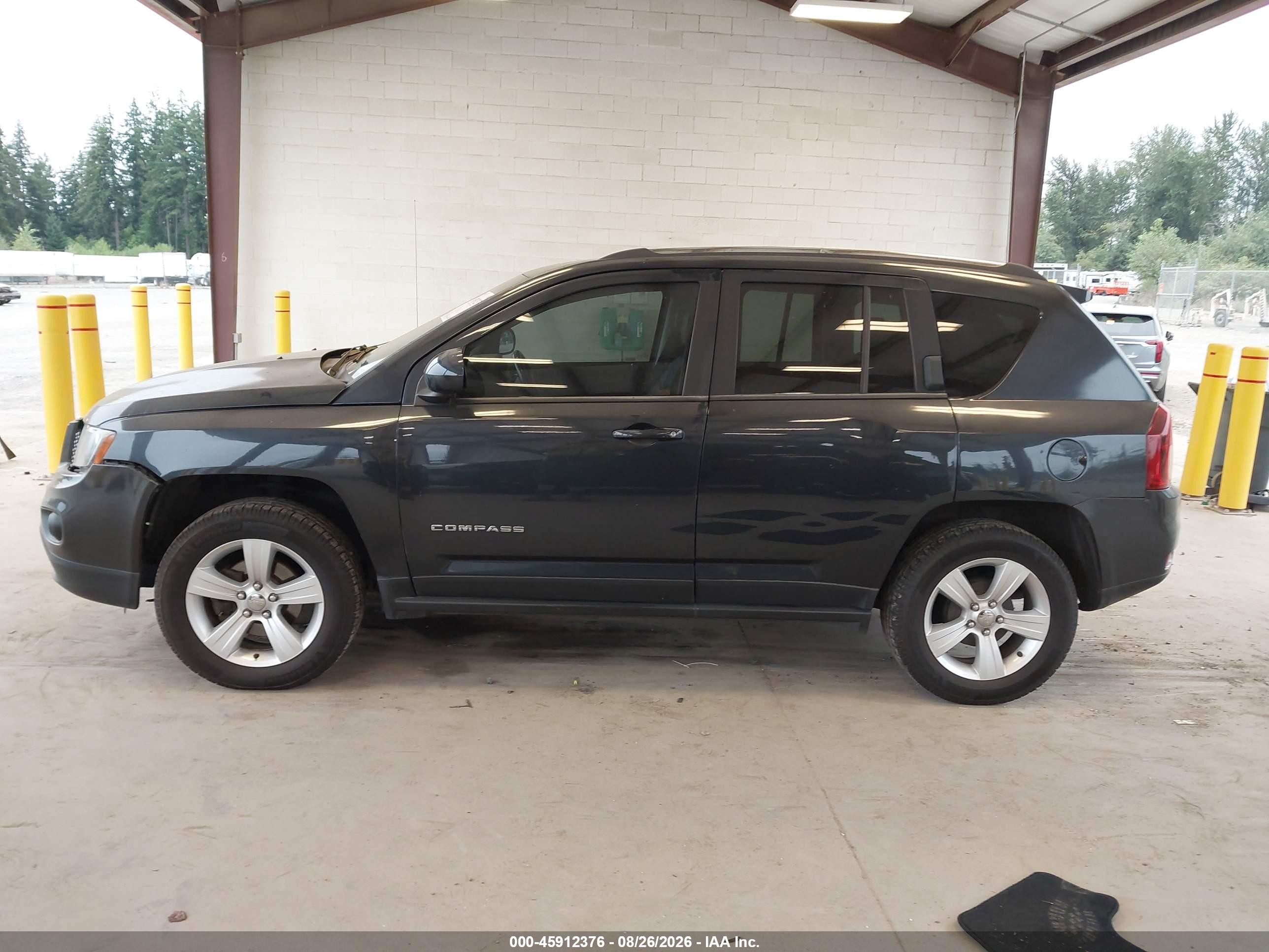 2014 Jeep Compass Latitude Черный vin: 1C4NJCEB4ED660072