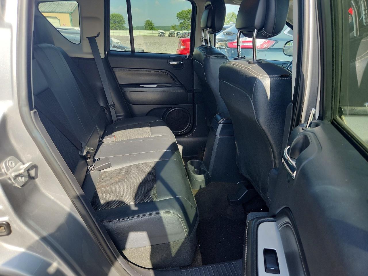 2014 Jeep Compass Latitude Серебряный vin: 1C4NJCEB4ED830544