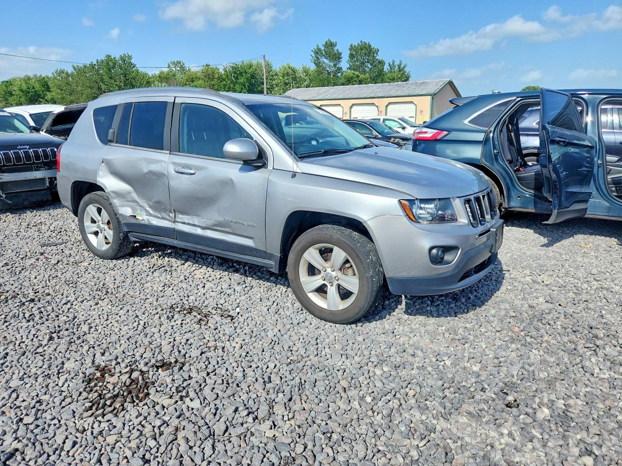 2014 Jeep Compass Latitude Серебряный vin: 1C4NJCEB4ED830544