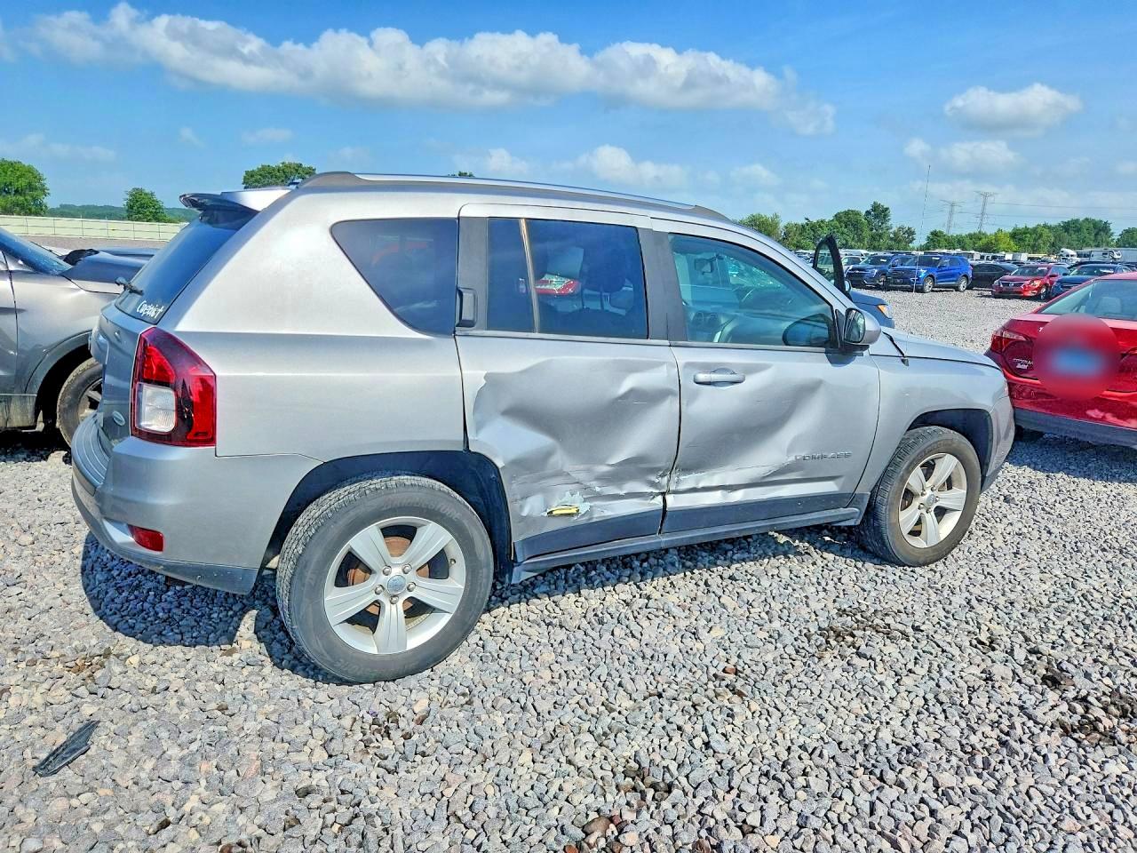 2014 Jeep Compass Latitude Серебряный vin: 1C4NJCEB4ED830544
