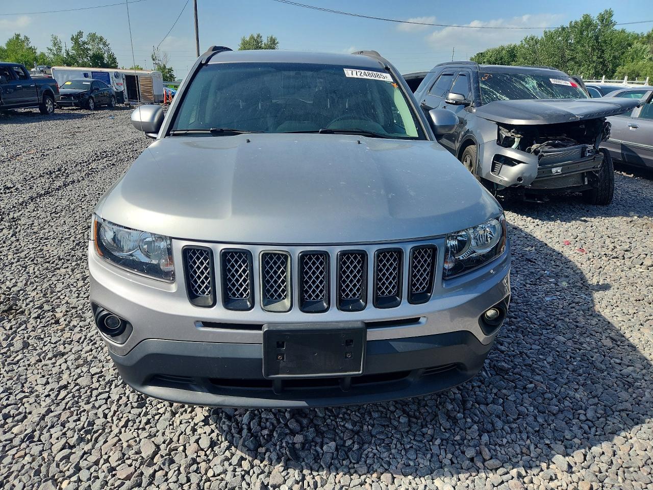 2014 Jeep Compass Latitude Серебряный vin: 1C4NJCEB4ED830544