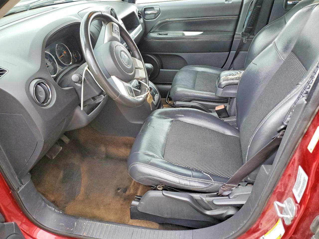 2015 Jeep Compass Latitude Red vin: 1C4NJCEB4FD120920