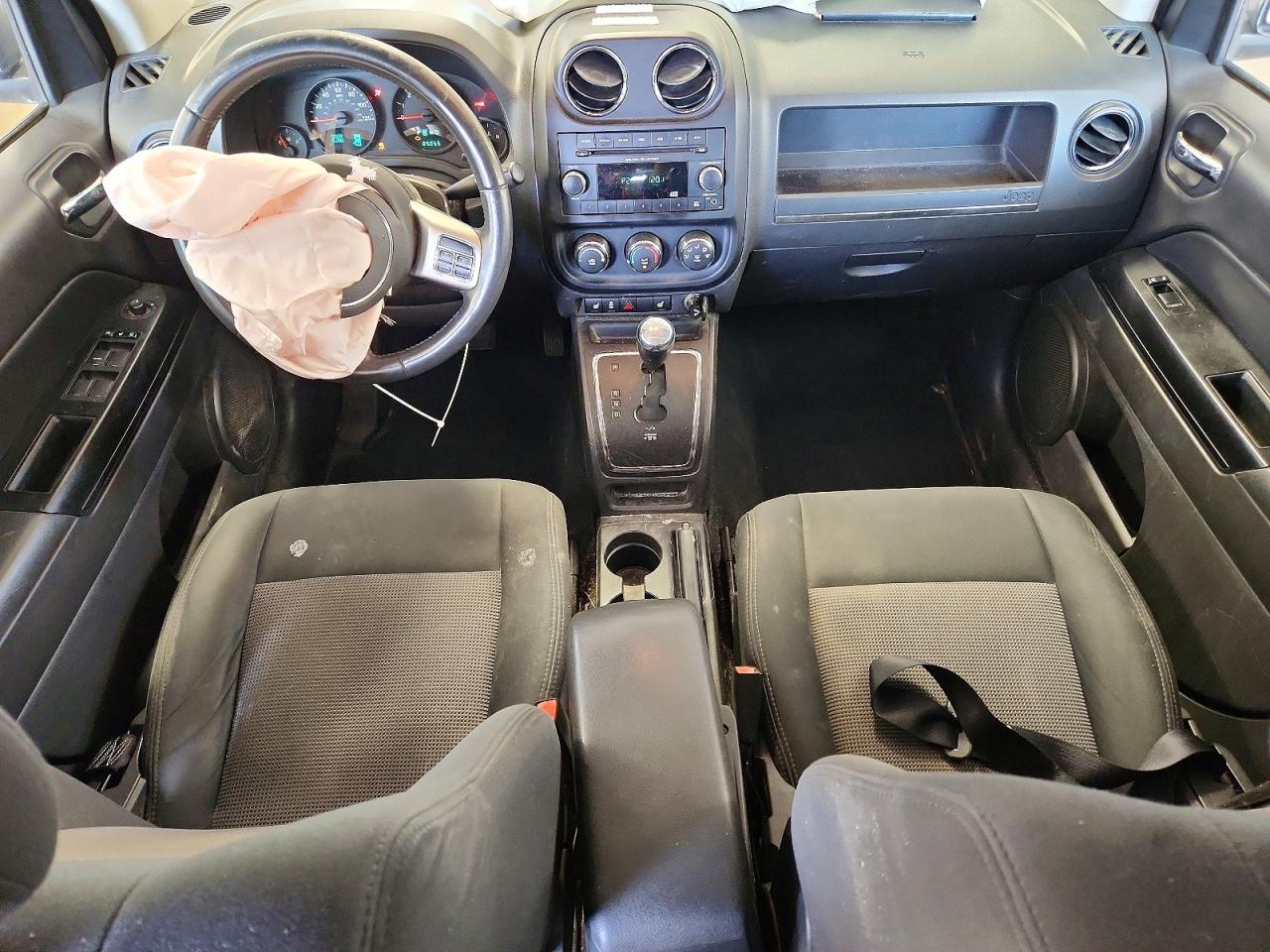 2012 Jeep Compass Latitude Серебряный vin: 1C4NJCEB5CD602288