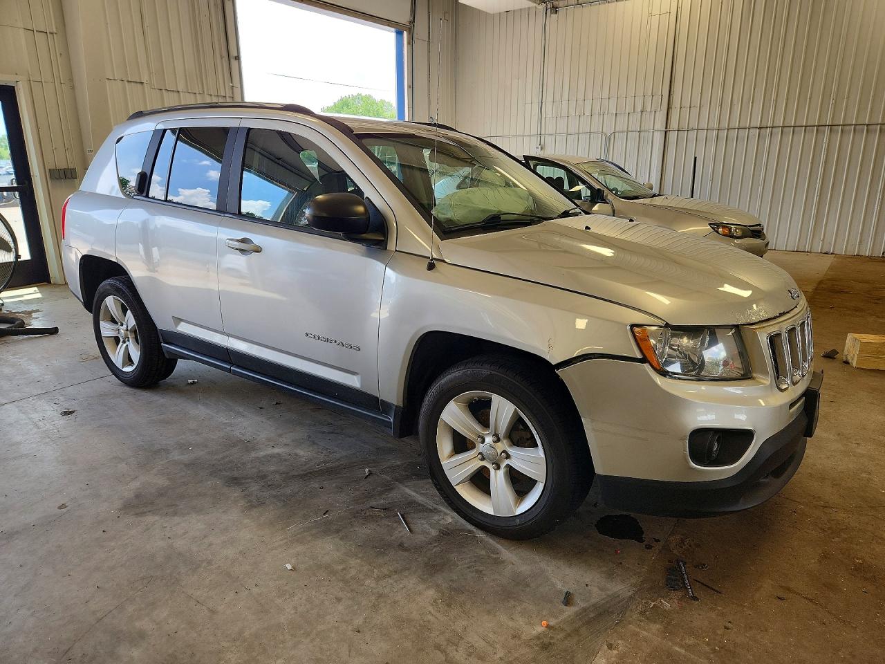 2012 Jeep Compass Latitude Серебряный vin: 1C4NJCEB5CD602288
