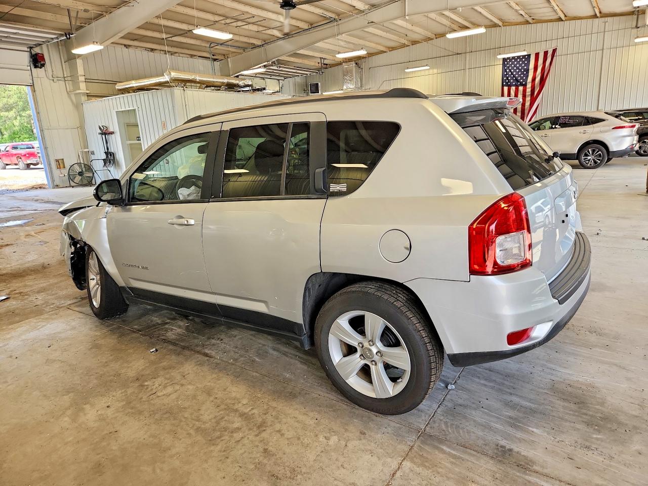 2012 Jeep Compass Latitude Серебряный vin: 1C4NJCEB5CD602288