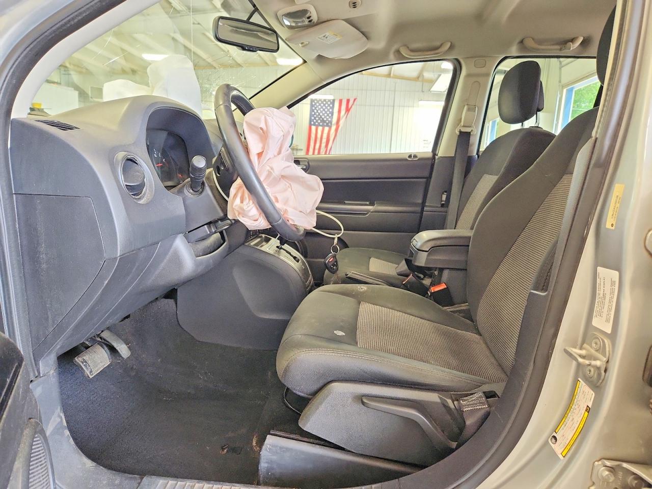 2012 Jeep Compass Latitude Серебряный vin: 1C4NJCEB5CD602288