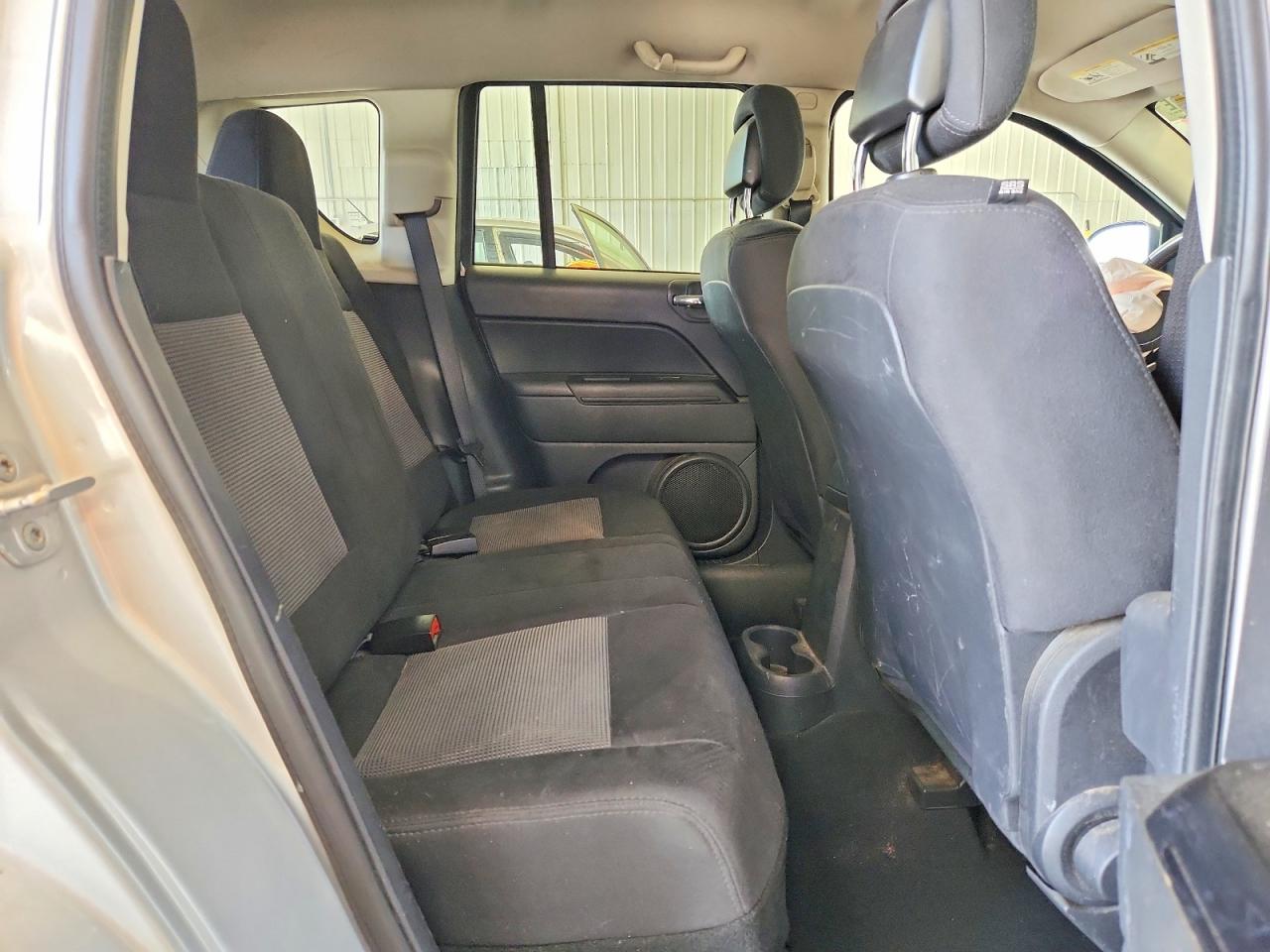 2012 Jeep Compass Latitude Серебряный vin: 1C4NJCEB5CD602288