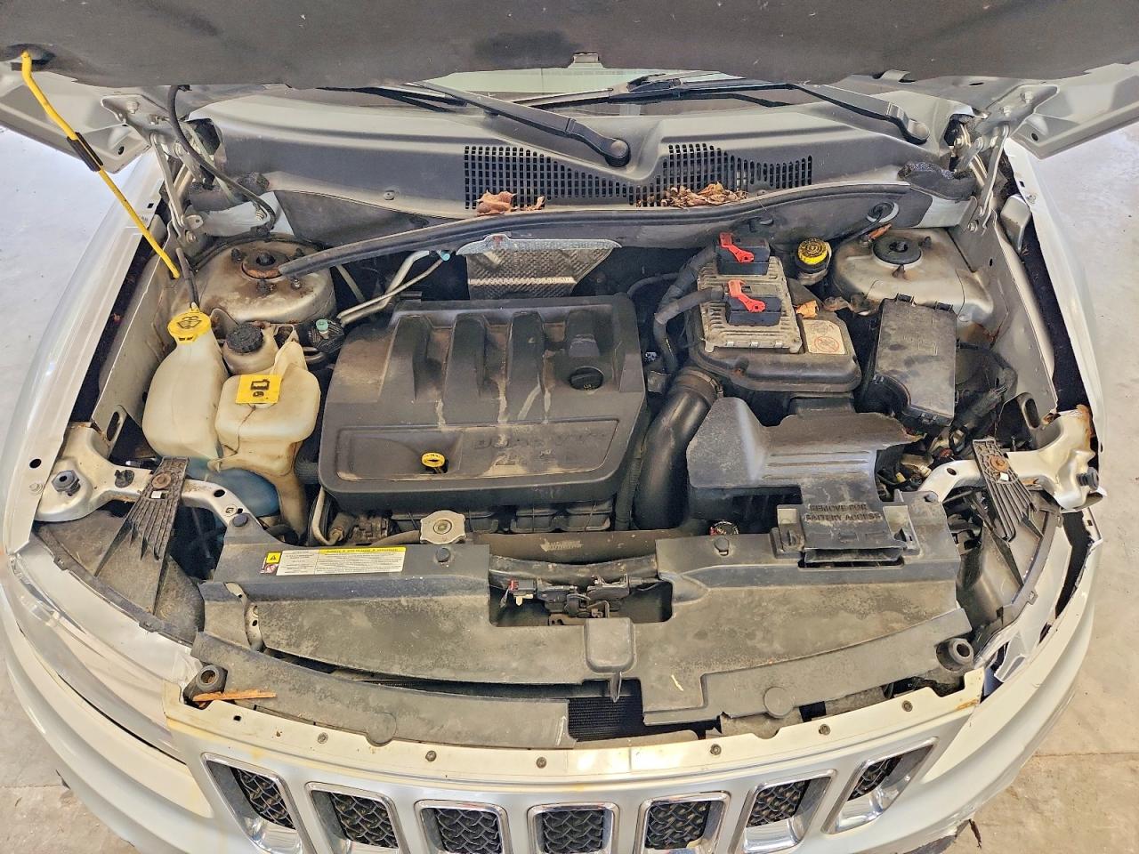 2012 Jeep Compass Latitude Серебряный vin: 1C4NJCEB5CD602288