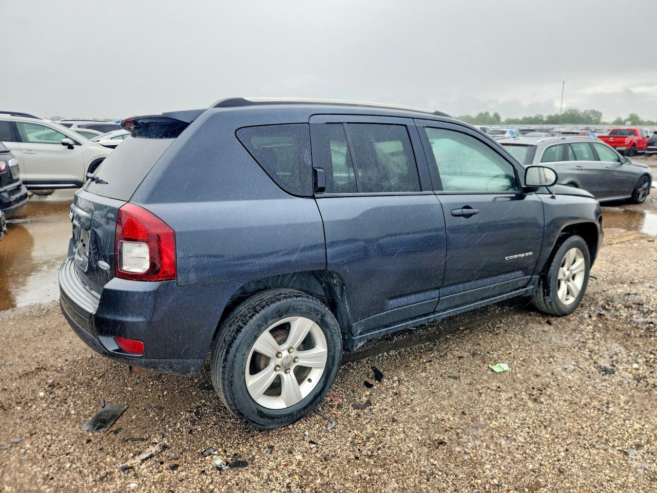 2015 Jeep Compass Latitude Gray vin: 1C4NJCEB6FD110230