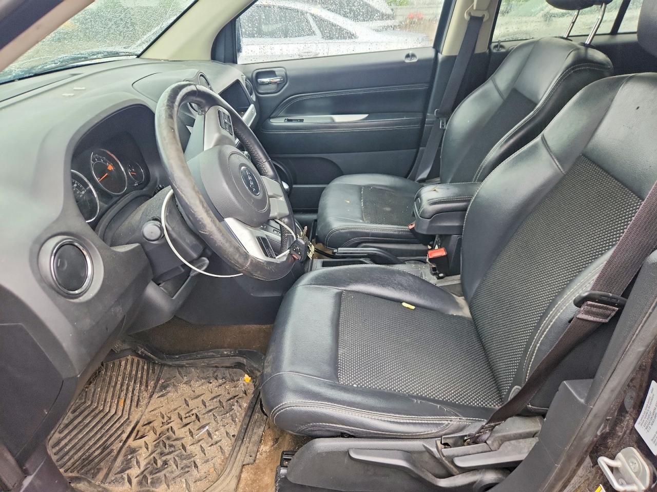 2015 Jeep Compass Latitude Gray vin: 1C4NJCEB6FD110230