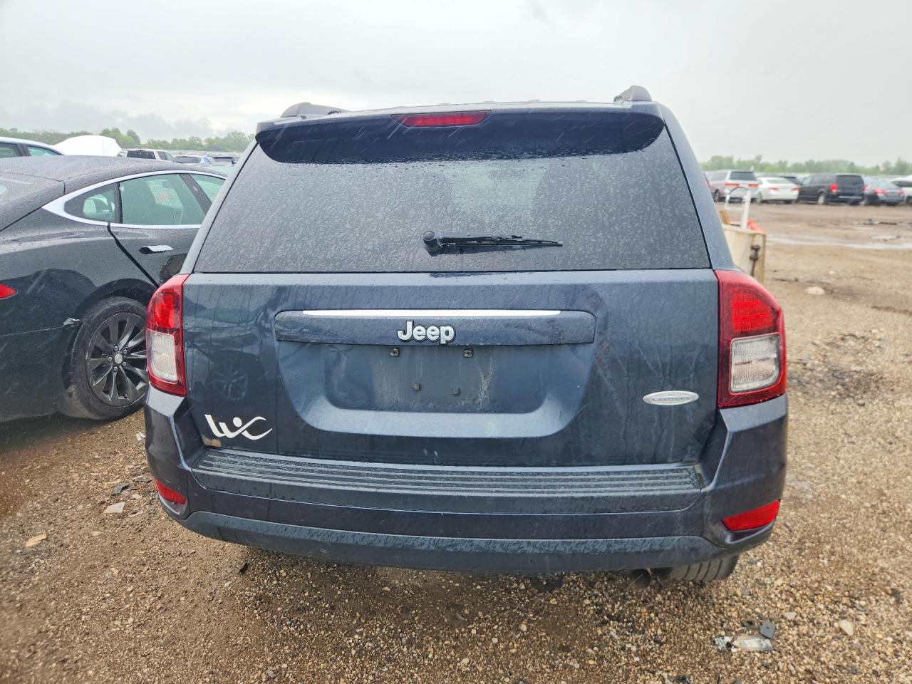 2015 Jeep Compass Latitude Gray vin: 1C4NJCEB6FD110230