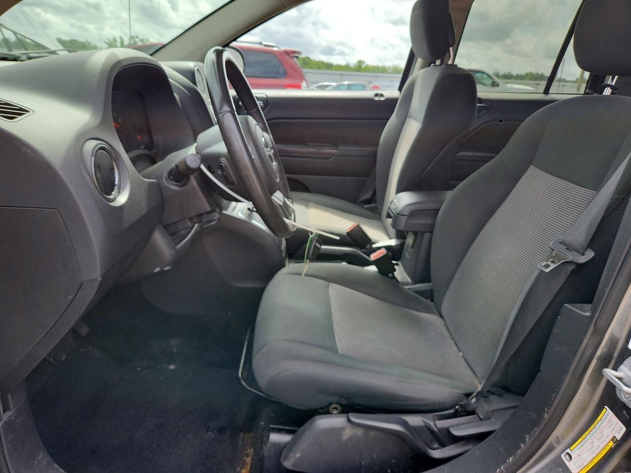 2013 Jeep Compass Latitude Gray vin: 1C4NJCEB7DD102876
