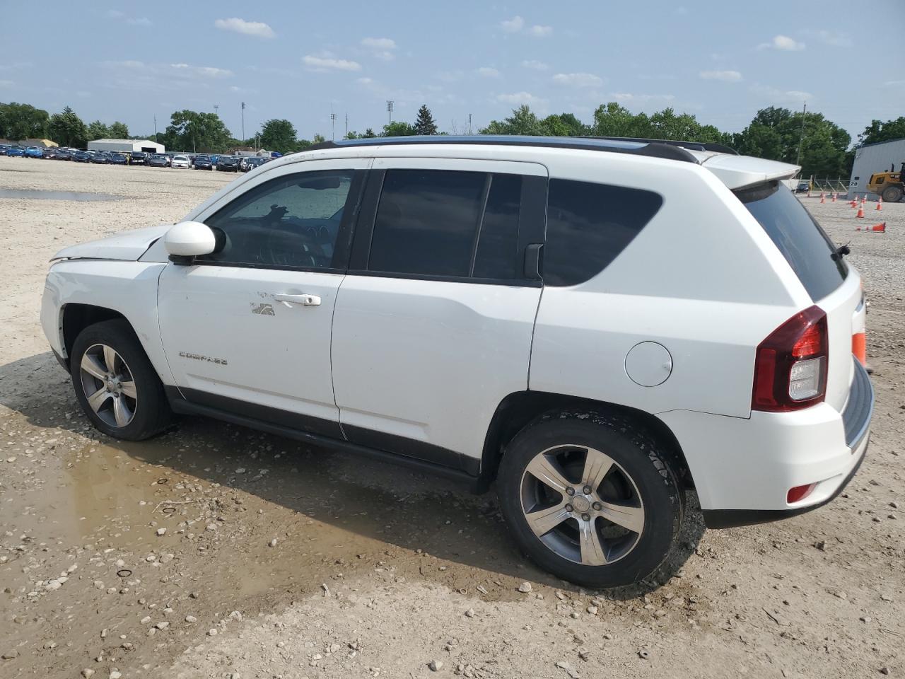 2017 Jeep Compass Latitude   White vin: 1C4NJCEB7HD156023
