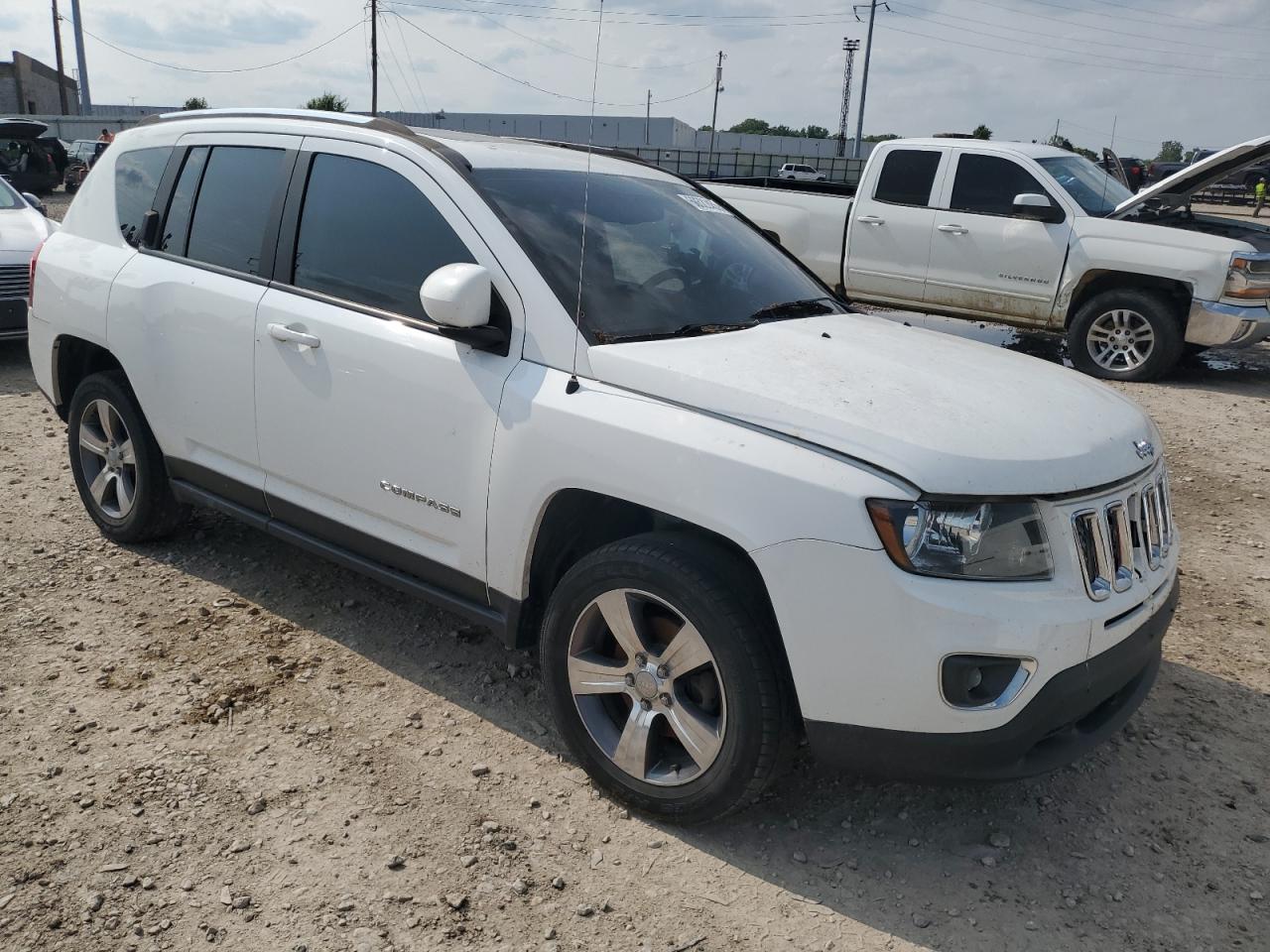 2017 Jeep Compass Latitude   White vin: 1C4NJCEB7HD156023