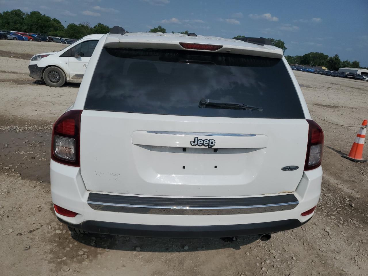 2017 Jeep Compass Latitude   White vin: 1C4NJCEB7HD156023