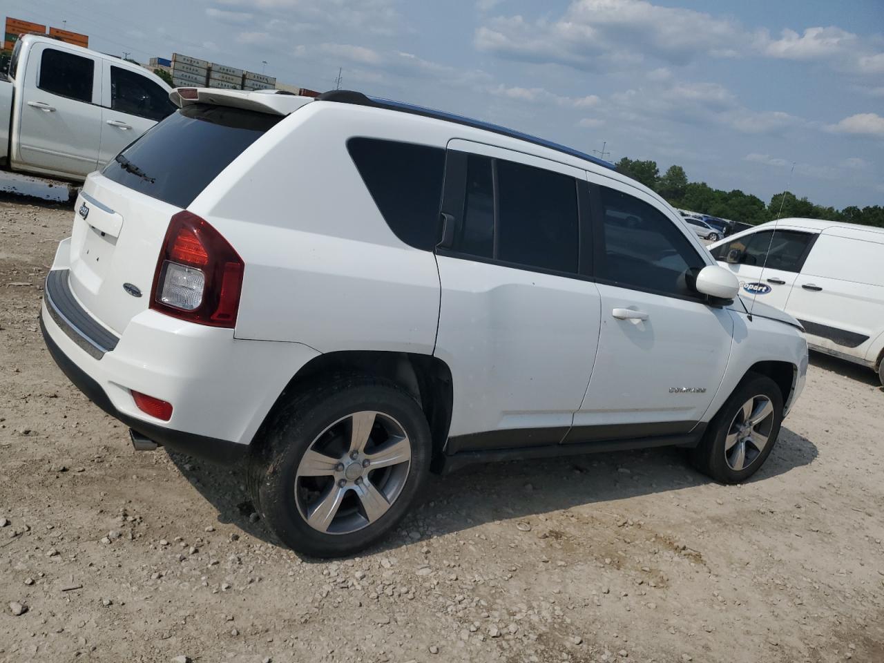 2017 Jeep Compass Latitude   White vin: 1C4NJCEB7HD156023