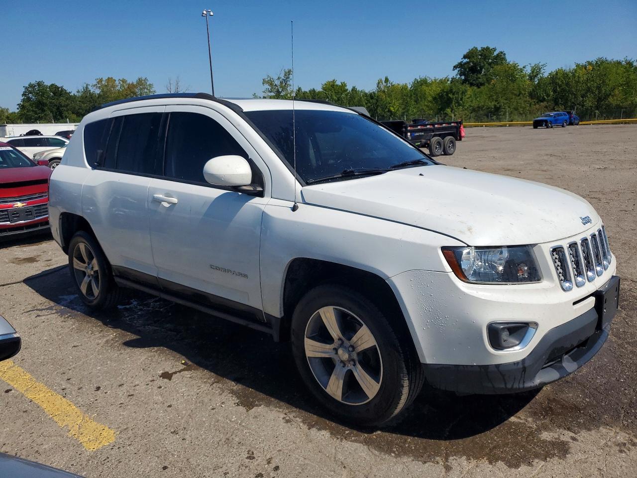 2017 Jeep Compass Latitude White vin: 1C4NJCEB7HD156023