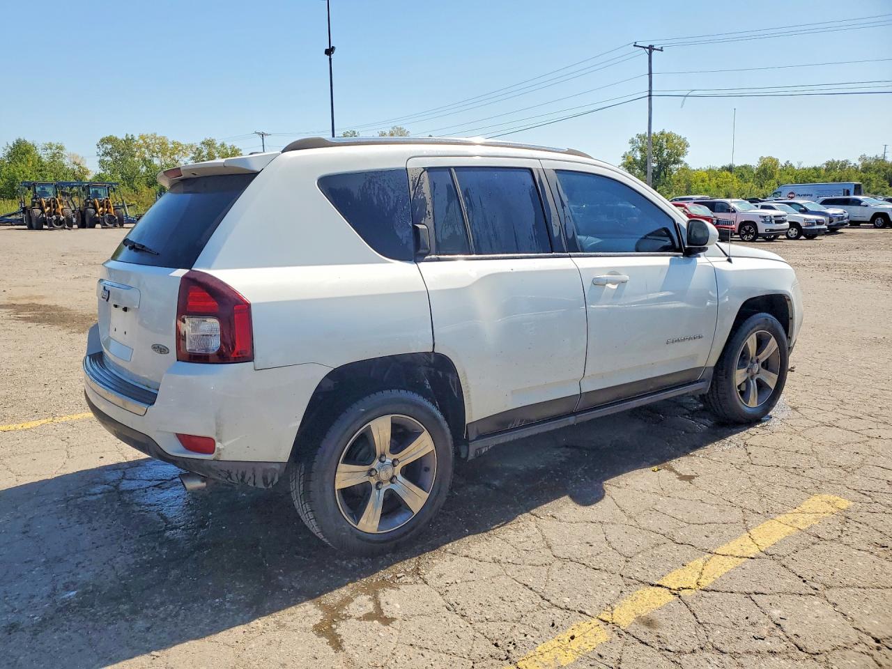 2017 Jeep Compass Latitude White vin: 1C4NJCEB7HD156023